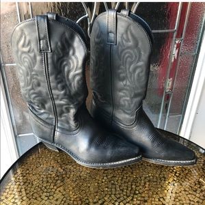 IMPECCABLE LAREDO COWGIRL BOOTS